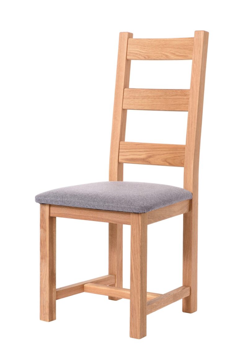 Dubová židle Ladder Back je tou nejlepší volbou pro všechny, kteří hledají kvalitu, pohodlí a styl v jednom balení.