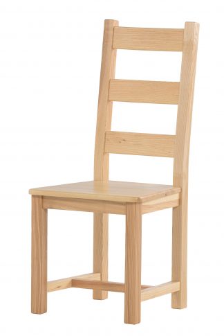 Jasanová židle Ladder Back lakovaná – cenově dostupné, nadčasové a praktické řešení pro váš domov. Nabízí pohodlné sezení a elegantní design.