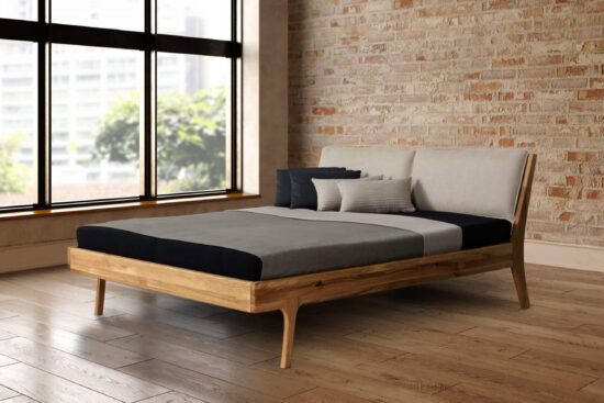 Dubová masívna posteľ Bosfor s rozmermi 90 x 200 cm a s elegantným látkovým čelom je skutočný skvost vo svete nábytku. Umenie a funkčnosť sa spájajú a vytvárajú tento luxusný kúsok, ktorý je oveľa viac ako len obyčajná posteľ.