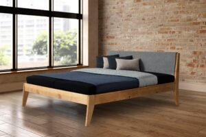 Posteľ z masívneho smrekového dreva King 180x200 s textilným čelom