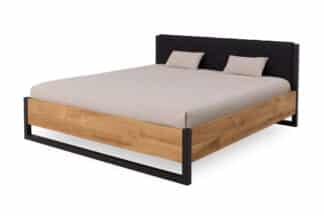 Manželská postel Modena 180x200 v kombinaci masivního dubu a kovu je více než jen postel - je to zážitek.