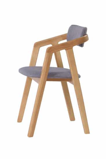 Objednejte si naši jasanovou jídelní židli Aksel šedá látka již dnes a vychutnejte si nový rozměr pohodlí a stylu ve vašem domově!