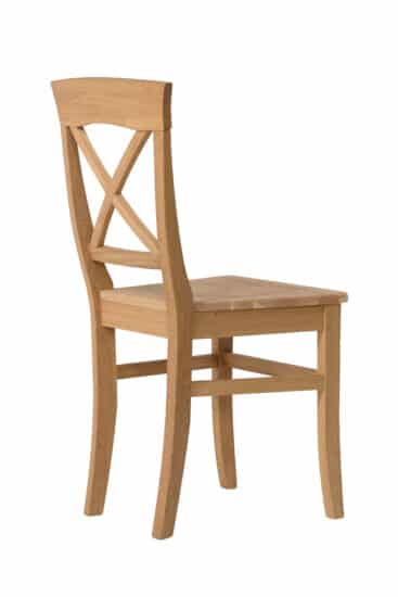 Jídelní židle dřevěné Torino  je dílem mimořádného řemeslného umění a perfektního precizního zpracování. Vyrobena z masivního dubu, je tato židle skutečným klenotem mezi nábytkem, který vám poskytne nejen pohodlí, ale také vysoce estetický zážitek.
