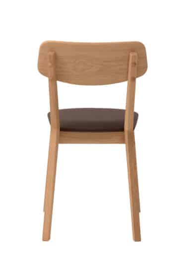 Židle Vilnius s hnědou koženkou v minimalistickém stylu stane nejen praktickým, ale i estetickým doplňkem vašeho interiéru.
