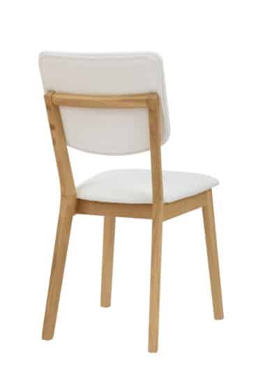Představujeme Vám  jídelní židli Tallin polstrovanou bílou koženkou v provedení olej s voskem.