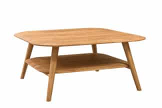 Dubový konferenční stolek Skandi s poličkou vám přináší sofistikovaný vzhled a pocit, se kterým se budete chtít pochlubit.