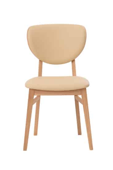 Dřevěná židle Barcelona s béžovou koženkou je více než jen místo, kam si sednete – je to designový klenot, který obohatí váš domov o dotek skandinávské elegance.