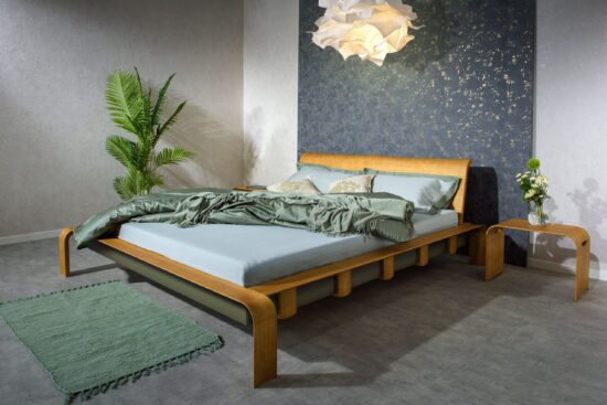 Dizajnová posteľ Konstanz 180 × 200 je skvelým príkladom luxusného moderného dizajnu, ktorý dokáže premeniť každú spálňu na útulné a elegantné miesto na odpočinok.