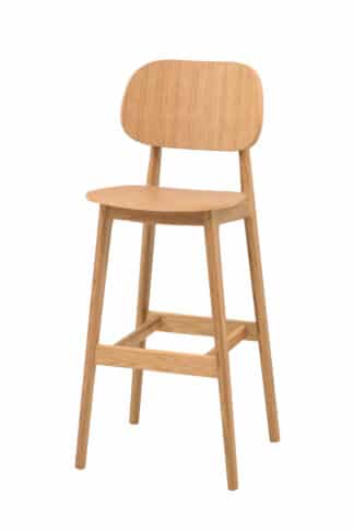 Barová židle Verde z masivu dubu je dokonalým doplňkem, který přinese do vašeho prostoru nejen komfort, ale i neotřelý styl.