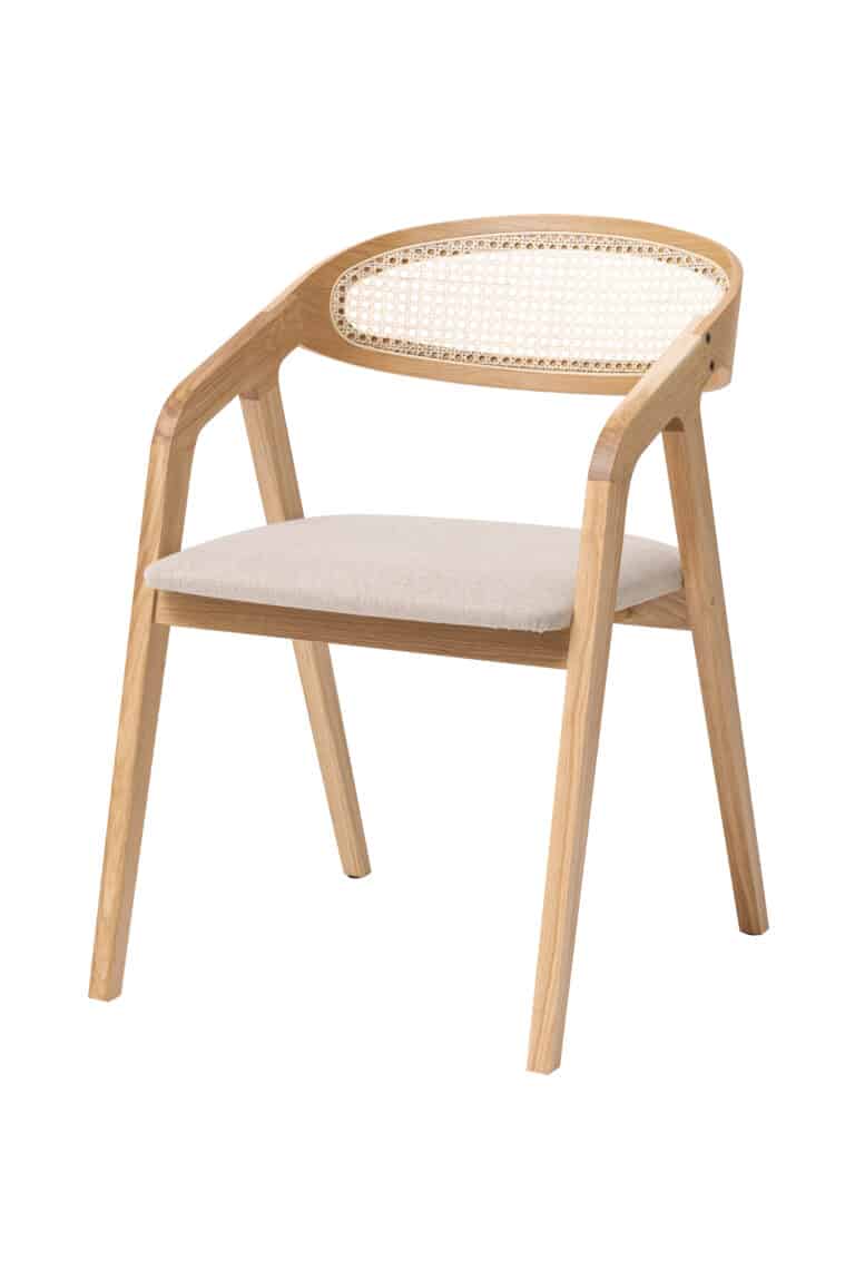 Židle s područkami Freja -skvělá kombinace robustního dubového dřeva a provanského designu, který přidává každému prostoru nádech elegance a tradice.