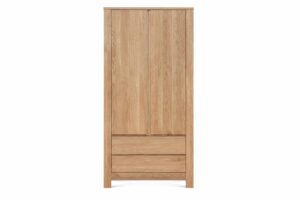 Dubová masivní skříň Aura je vyrobena z kvalitního materiálu, který zaručuje dlouhou životnost a estetický vzhled.