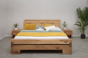 Luxusná posteľ Natali je vyrobená z kvalitného dubového masívu, takže sa môžete spoľahnúť na jej pevnosť a stabilitu.