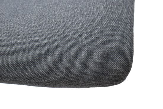 Jídelní židle Luka v šedé látce je ideální volbou pro každého, kdo hledá styl, pohodlí a kvalitu v jednom – moderní design, masivní dubová konstrukce a ergonomie, na které se můžete spolehnout každý den.