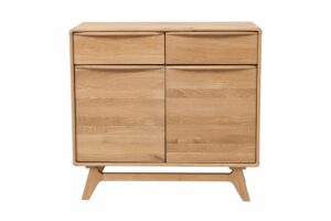 Masivní dubová komoda Bara 2Z 2D Vám bude přinášet radost po dlouhá léta. Představte si, jak krásně zapadne do vašeho domova, a jak vám usnadní každodenní život díky promyšlenému úložnému prostoru a krásnému designu.