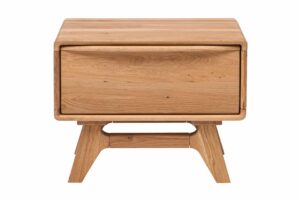 Dubový noční stolek Bara z masivního dřeva s praktickou zásuvkou soft close je ideálním doplňkem nejen k posteli Bara, ale i k ostatním modelům a prvkům stejnojmenné kolekce.