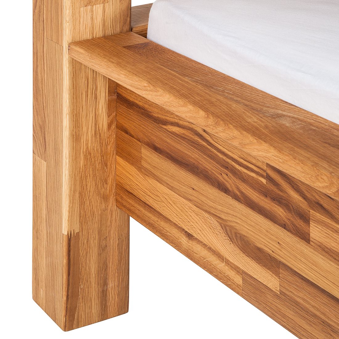 Postel Lisa z masivního dubového dřeva s konstrukcí pro nebesa promění vaši ložnici v místo jako z pohádky. Elegantní design, přírodní materiály a precizní zpracování zajišťují nejen krásu, ale i pevnost a dlouhou životnost. Díky vysokým sloupkům si můžete vytvořit útulný prostor přesně podle svých představ.