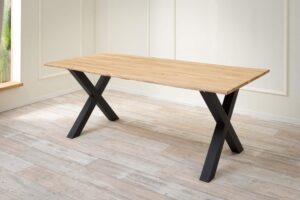 Jídelní stůl z masivu Wild s nohy X