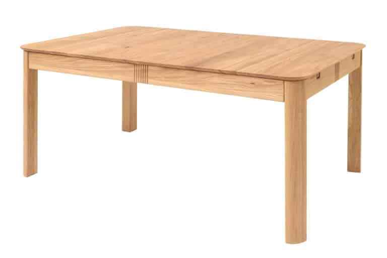 Rozkladací dubový jedálenský stôl Luise spája nadčasovú krásu masívneho dubu s maximálnou praktičnosťou. Elegantné polguľaté nohy, jemné drážkovanie a oblé hrany dosky vytvárajú harmonický, dizajnovo čistý celok. Vďaka rozkladu sa z kompaktného stola na každodenné stolovanie ľahko stane veľkorysé miesto na rodinné oslavy aj nečakané návštevy.