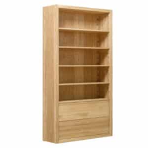 Masívna dubová knižnica Funny 31 vnesie do vášho interiéru prirodzenú eleganciu a nadčasový štýl. Vďaka variabilným policiam a praktickým zásuvkám so systémom Tip-on ponúka dokonalú kombináciu dizajnu a funkčnosti. Poctivé dubové drevo ošetrené olejom Borma Wachs zaručuje dlhú životnosť aj jedinečný vzhľad každého kusu