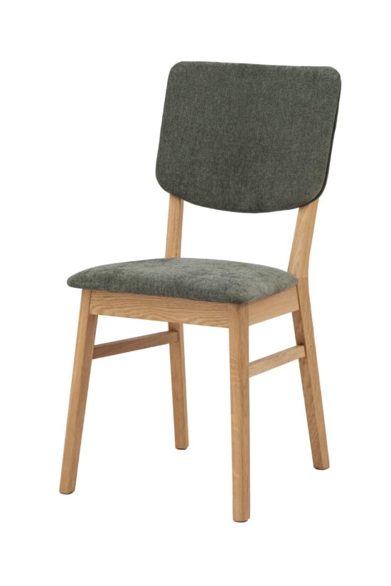 Stolička Tallin v sebe spája prírodnú krásu masívneho dubu a elegantné zelené čalúnenie, ktoré dodá vášmu interiéru svieži a moderný nádych. Ergonomicky tvarované operadlo a mäkké polstrovanie zaistia maximálne pohodlie pri každom posedení. Nadčasový dizajn a kvalitné spracovanie z nej robia ideálnu voľbu pre každodenné stolovanie aj slávnostné chvíle.