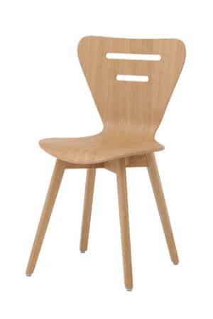 Dubová jedálenská stolička Doris dub natur zaujme originálnym dizajnom, ktorý kombinuje moderné tvarovanie s krásou prírodného dubového dreva. Ergonomicky tvarované sedadlo a operadlo z dubovej dýhy zaisťujú pohodlné sedenie, zatiaľ čo masívna dubová konštrukcia garantuje vysokú stabilitu a dlhú životnosť. Vďaka svojmu nadčasovému vzhľadu sa stolička Doris skvele hodí do domácich aj komerčných interiérov, kde vnesie ľahkosť, eleganciu a prirodzený charakter.