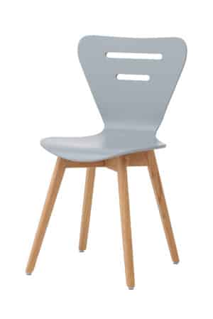 Dubová sivá jedálenská stolička Doris zaujme originálnym dizajnom, ktorý kombinuje moderné tvarovanie s elegantným sivým vyhotovením. Ergonomicky tvarované sedadlo a operadlo z dubovej dyhy opatrené kvalitným sivým lakom zaisťujú pohodlné sedenie aj atraktívny vzhľad. Masívna dubová konštrukcia garantuje vysokú stabilitu, odolnosť a dlhú životnosť. Vďaka svojmu nadčasovému dizajnu sa stolička Doris skvele hodí do domácich aj komerčných interiérov, kde vnesie modernú eleganciu, ľahkosť a harmonický charakter.