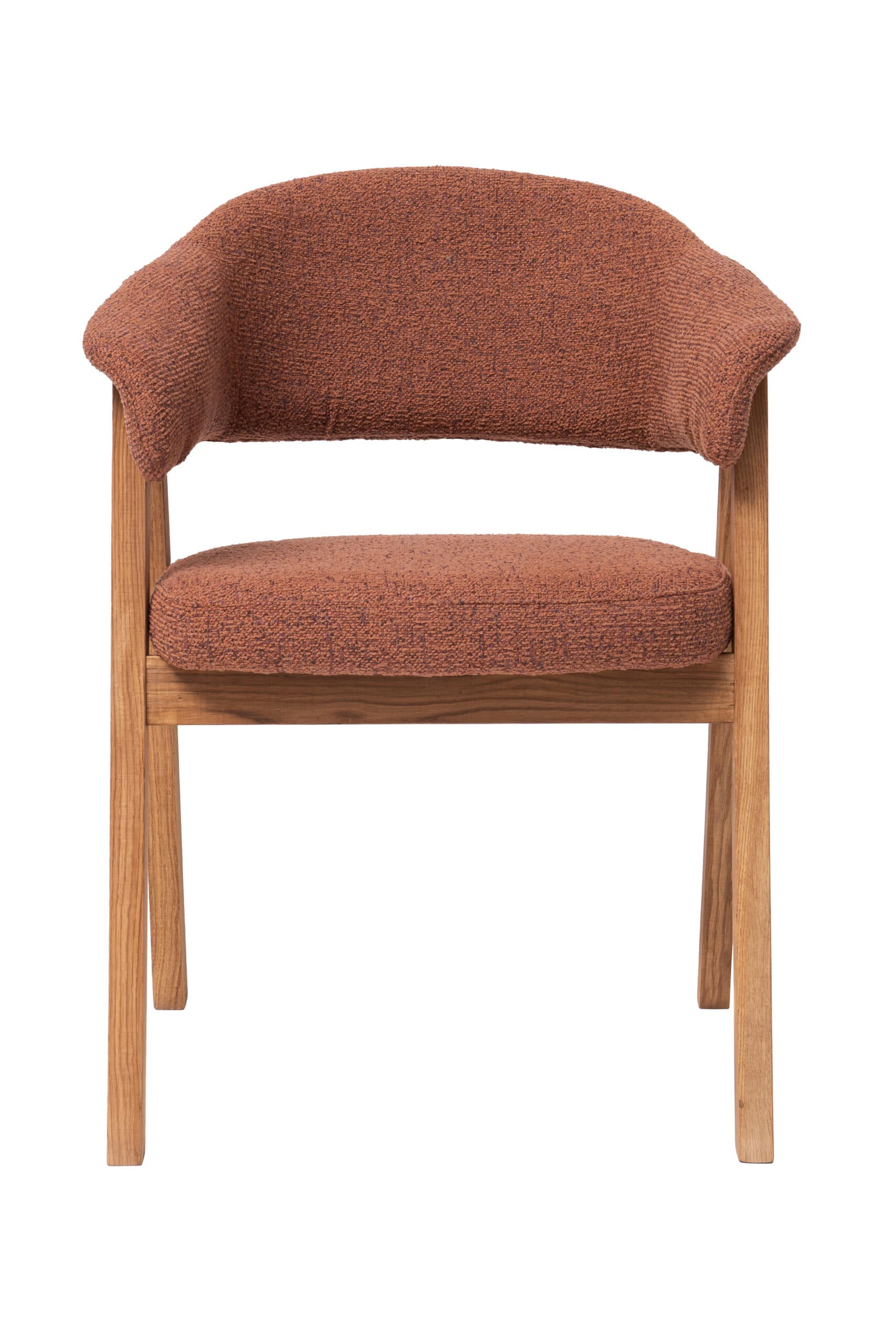 Dubové kresielko Mona s hnedým polstrovaním spája masívne dubové drevo, elegantné hnedé čalúnenie a vysoký komfort pri sedení. Ergonomicky tvarovaný sedák, pohodlné opierky a kvalitné spracovanie zaisťujú maximálne pohodlie pri každodennom používaní. Teplý hnedý odtieň dodá interiéru útulnú atmosféru a nadčasový štýl.