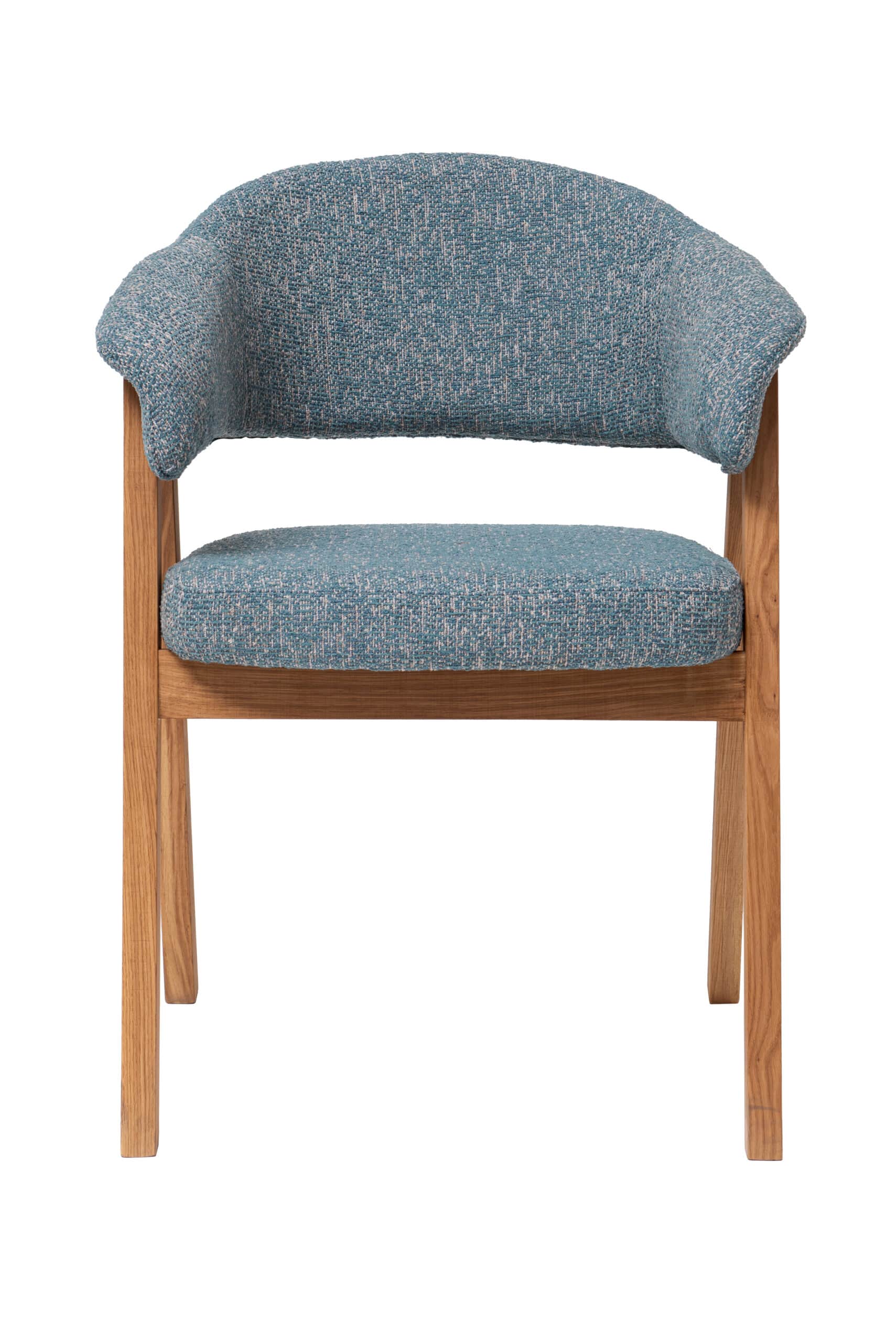 Dubové kresielko Mona s modrým polstrovaním spája krásu masívneho dubového dreva s elegantným modrým čalúnením. Tvarovaný sedák, pohodlné opierky a kvalitné spracovanie zaisťujú maximálny komfort pri každodennom používaní.