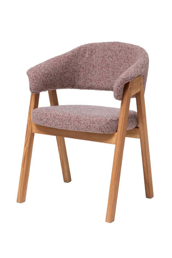 Dubové kresielko Mona s ružovým polstrovaním spája prírodnú krásu masívneho dubového dreva s jemným a elegantným čalúnením. Tvarovaný sedák, pohodlné opierky a kvalitné spracovanie zaisťujú maximálny komfort pri každodennom používaní. Decentné farebné vyhotovenie vnesie do interiéru útulnosť, ľahkosť a nadčasový štýl.
