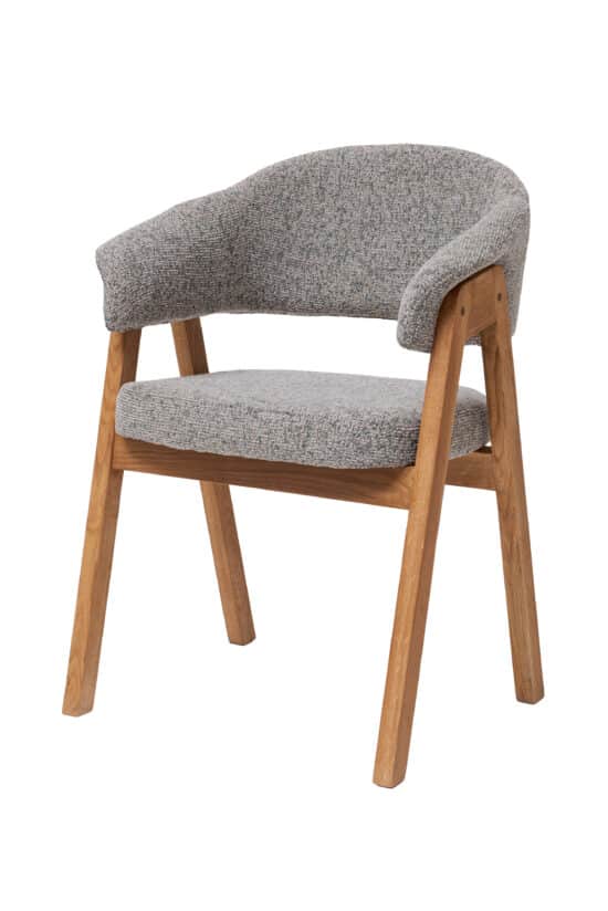 Dubové kresielko Mona so zeleno-béžovým polstrovaním spája krásu masívneho dubového dreva s elegantným čalúnením v prírodných tónoch. Pohodlný sedák, ergonomická opierka a praktické podrúčky zaisťujú komfort pri každodennom používaní. Harmonická kombinácia zelenej, béžovej a dubového dreva vnesie do interiéru pokoj, útulnosť a nadčasový štýl.