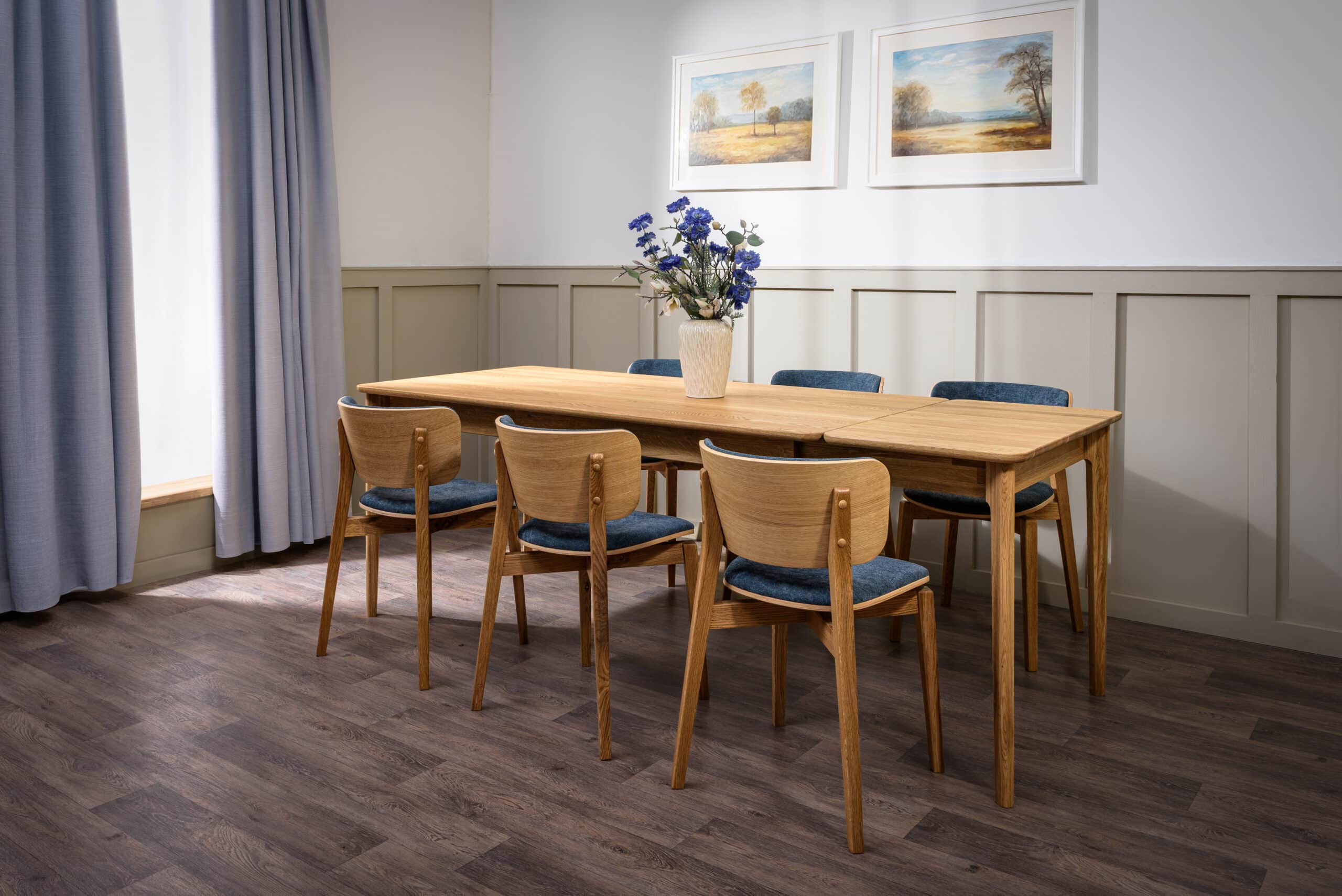 Dubový set stola Aura Elegant 180 a stoličiek Kodama modrá – Obrázok 2